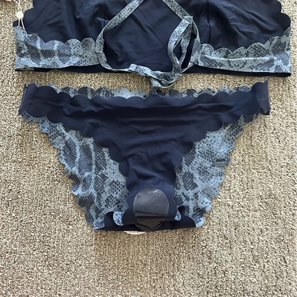 PQ Swim Reversible Seamless Wave Halter Bikini‎ Top L & Seamless Wave Bikini M - Picture 9 of 9